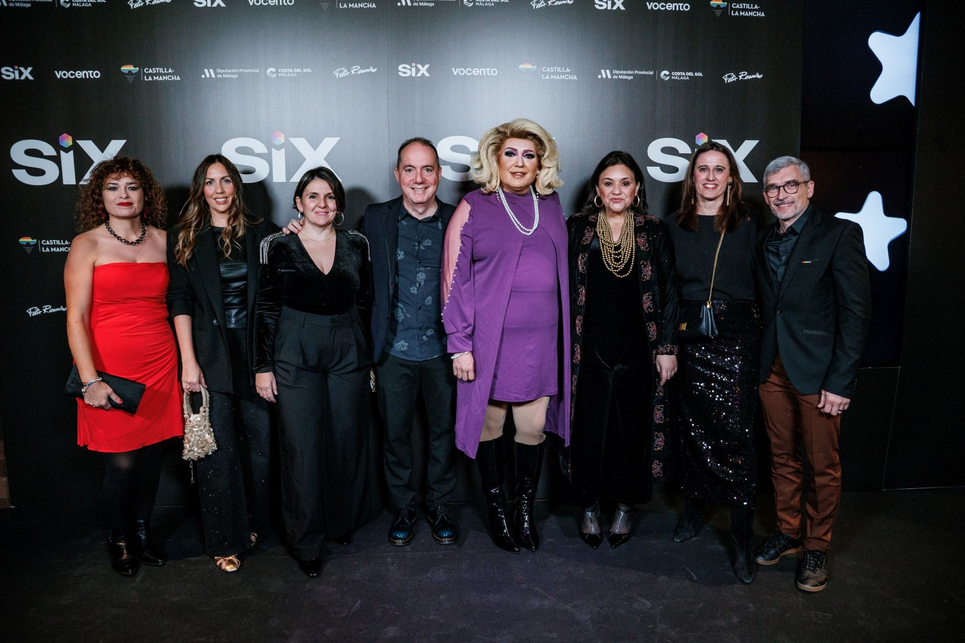 Encarni Hinojosa, periodista visual de Diario SUR; Mayte Lara, jefa de equipo de publicidad de Diario SUR; Maribel López, ejecutiva de cuentas de Diario SUR; Federico Moret, director de nuevos negocios de Diario SUR; Xenon Spain, artista drag; Margarita del Cid, alcaldesa de Torremolinos; Yolanda Quesada, directora comercial de Diario SUR; y Franciso García Macías, concejal de Igualdad de Torremolinos.
