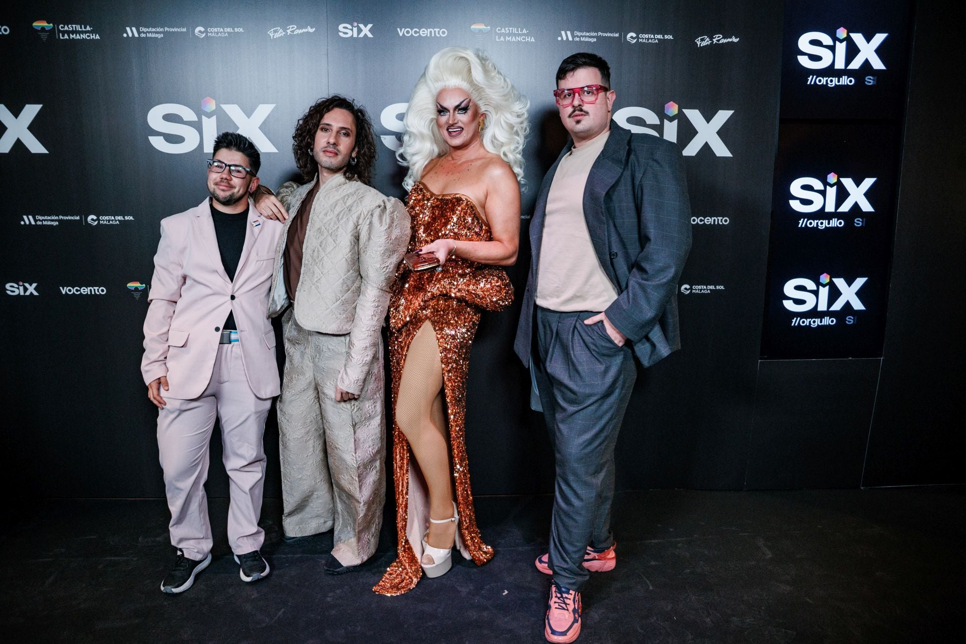 Benjamín Santiago, poeta; Ángelo Néstore, artista; Pink Chadora, drag; y Miguel Ángel Ocón, diseñador