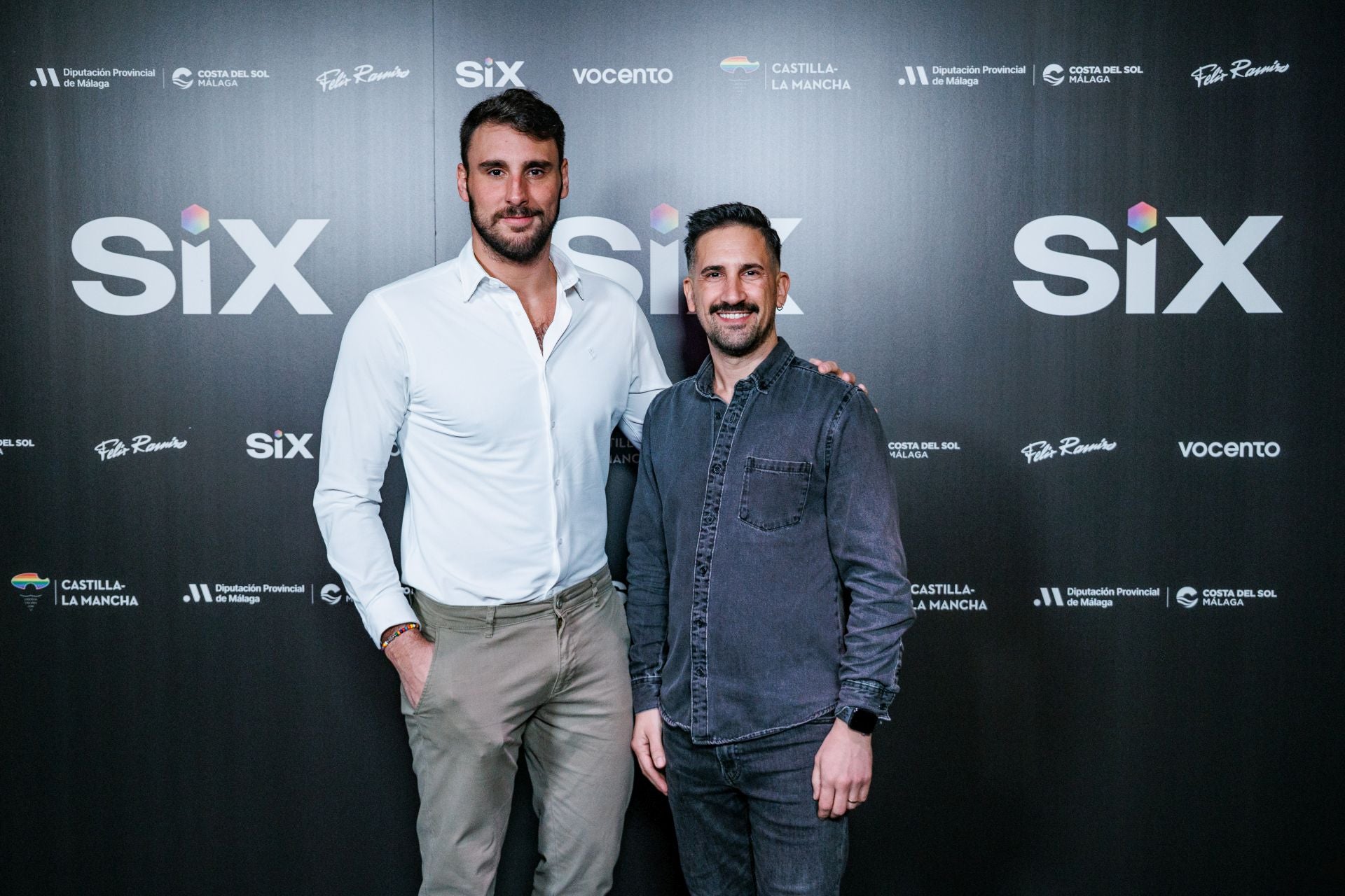 Víctor Gutiérrez, secretario LGTBI del PSOE; y Javier Aunión, concejal de Servicios Sociales, Igualdad y Seguridad Ciudadana