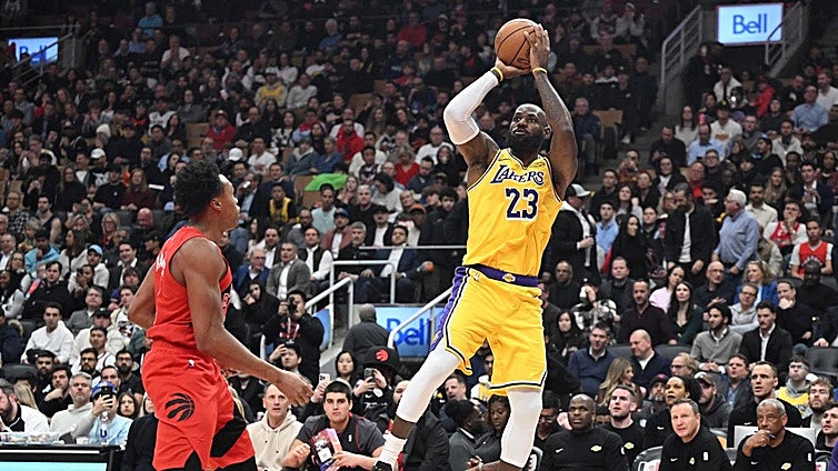 LeBron termina su racha de 1.297 partidos con dobles dígitos de anotación