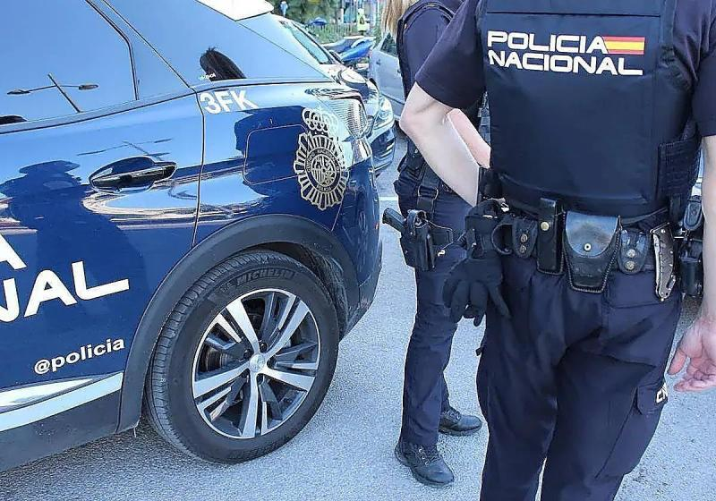 Muere en Madrid una mujer tras precipitarse desde un décimo piso con sus dos hijos de 3 años, ambos muy graves