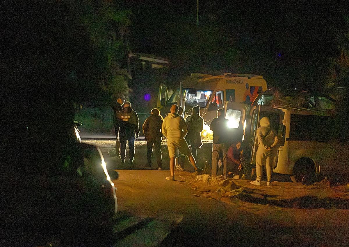 Imagen secundaria 1 - El equipo negociador pasó catorce horas al pie del cañón.