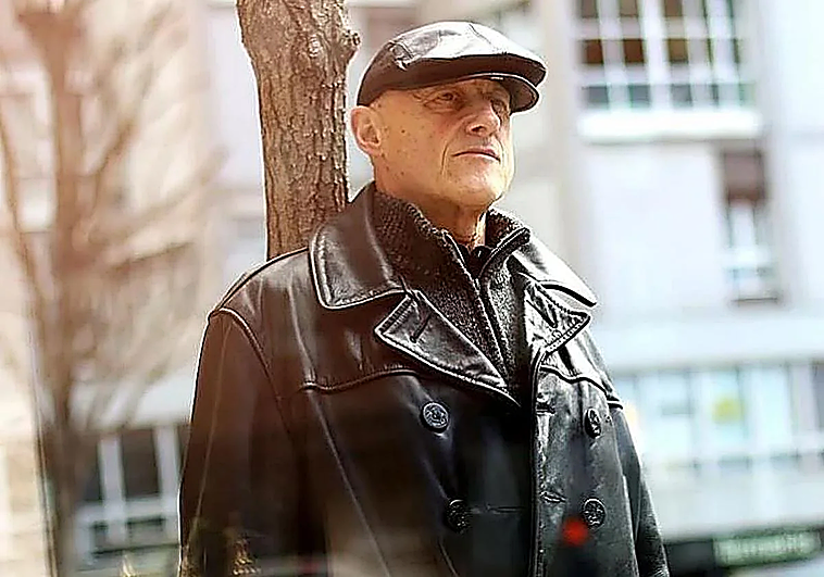 Jorge Martínez, vocalista de Ilegales.