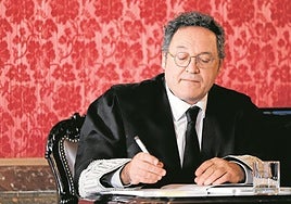 Álvaro García Ortiz, toma notas durante el juicio por la presunta filtración de información sobre la investigación por fraude a Hacienda de la pareja de Isabel Díaz Ayuso en el Tribunal Supremo.