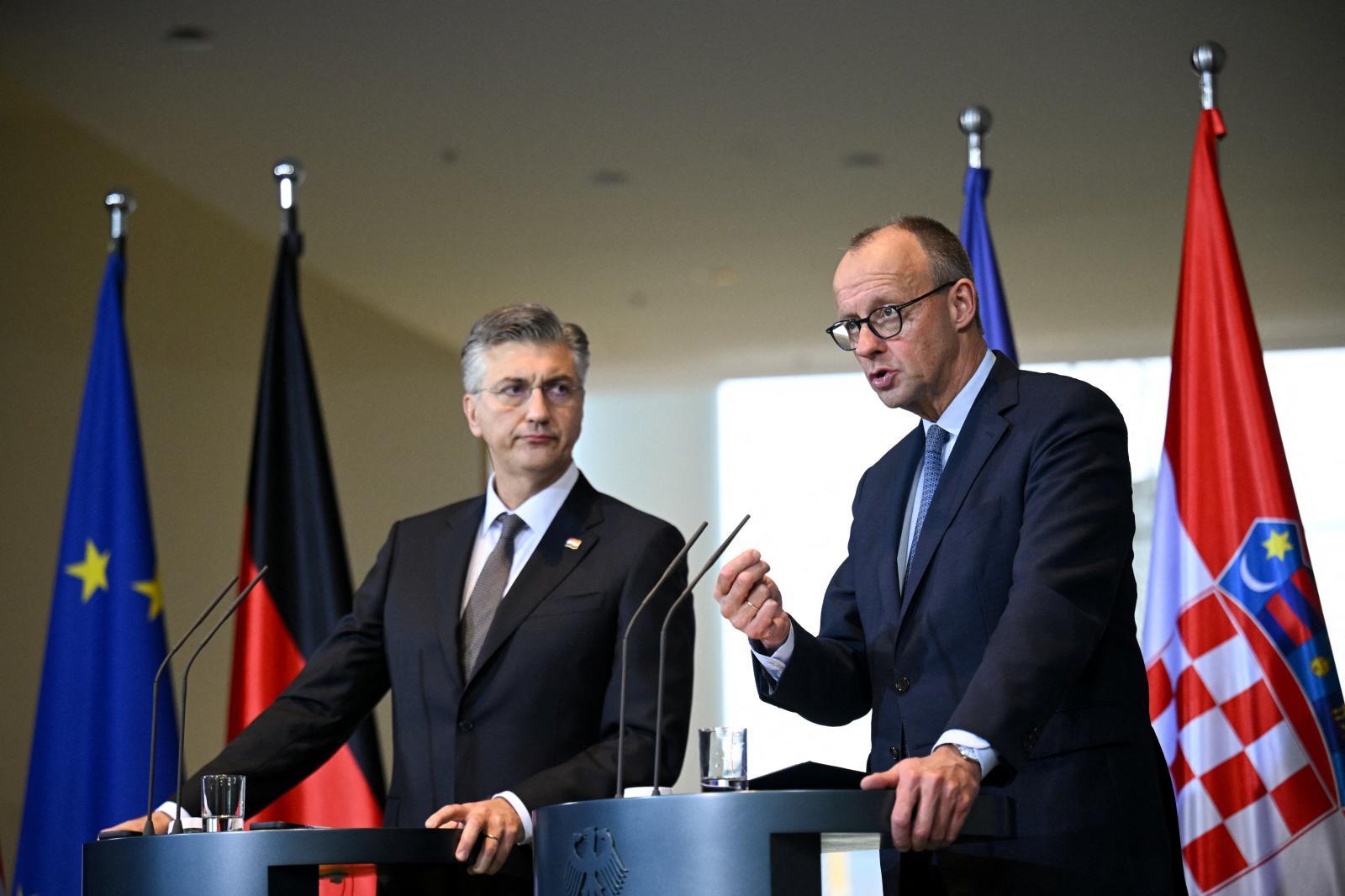 El canciller Friedrich Merz y el primer ministro croata, Andrej Plenkovic, tras una reunión en Berlín.