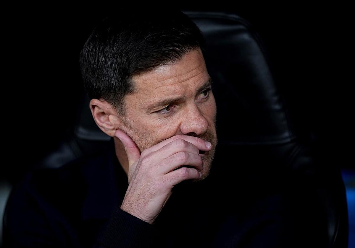 Xabi Alonso, con gesto de preocupación, durante el partido del Madrid ante el City.