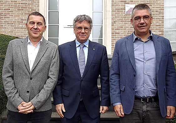 Otegi y Puigdemont se reúnen en Waterloo para afianzar la «colaboración entre naciones»