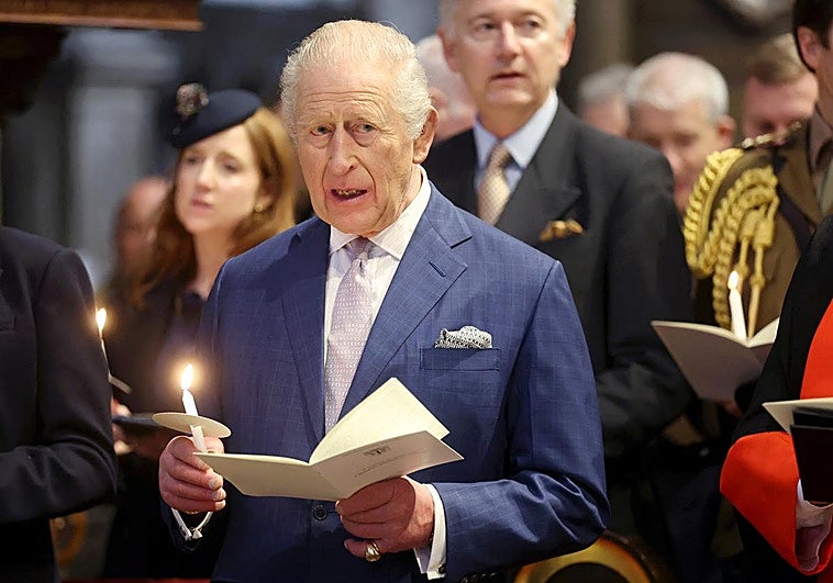 El Rey de Inglaterra anuncia que su tratamiento contra el cáncer se reducirá el próximo año