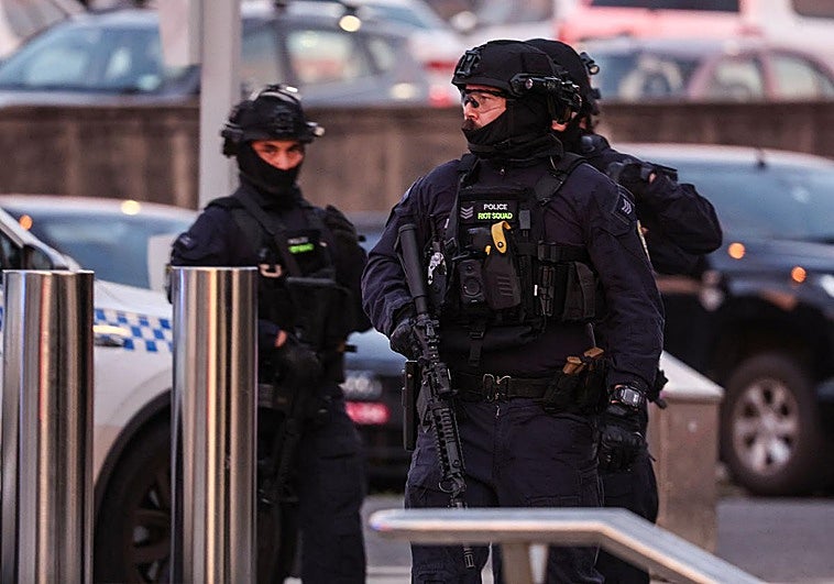 Al menos 12 muertos en un atentado terrorista contra la comunidad judía en una playa de Sídney