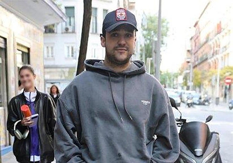 Froilán seguirá al lado de su abuelo, el rey Juan Carlos, en Abu Dabi