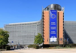 Las asociaciones AEDIVE y AORU respaldan el mantenimiento de los objetivos de CO₂ para 2035 en turismos y furgonetas