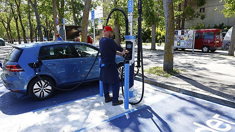 Bruselas abre la puerta a los motores de combustión más allá de 2035, pero con limitaciones