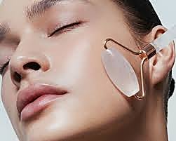 Despídete de la piel apagada: el set gua sha y rodillo de jade GUGUG transformará tu rutina facial