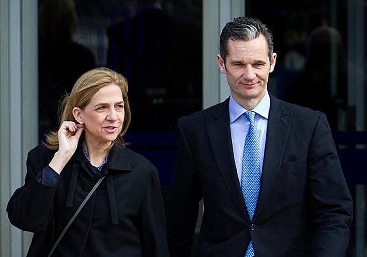 Cristina de Borbón e Iñaki Urdangarín reaparecen en un partido de su hijo Pablo