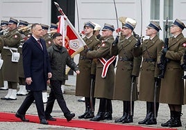 Volodímir Zelenski visitó el viernes Polonia.