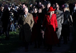 La Familia Real británica, de camino a la misa de Navidad.