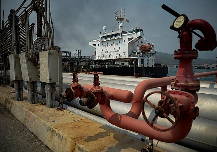 Trump pone el petróleo venezolano en la diana: así funciona el negocio que mantiene a Maduro