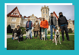 Desde la izquierda, Cora Vielva, con Laia; Jesús Antonio Martínez, con Fredi; Fernando Negueruela, con Dobby; José Luis García; Carlos Salas, con Iñaki; Víctor Sumillera, con Chester, y Nuria González.