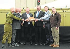 Miembros del Gobierno de Netanyahu y de la empresa Rafael presentaron el domingo el Rayo de Hierro.