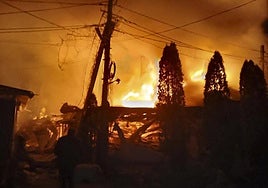 El local atacado es pasto de las llamas.