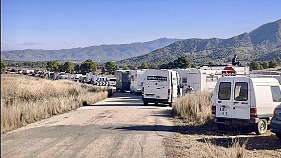 Unas 2.000 personas acuden a una macro fiesta ilegal en una pequeña aldea de Albacete