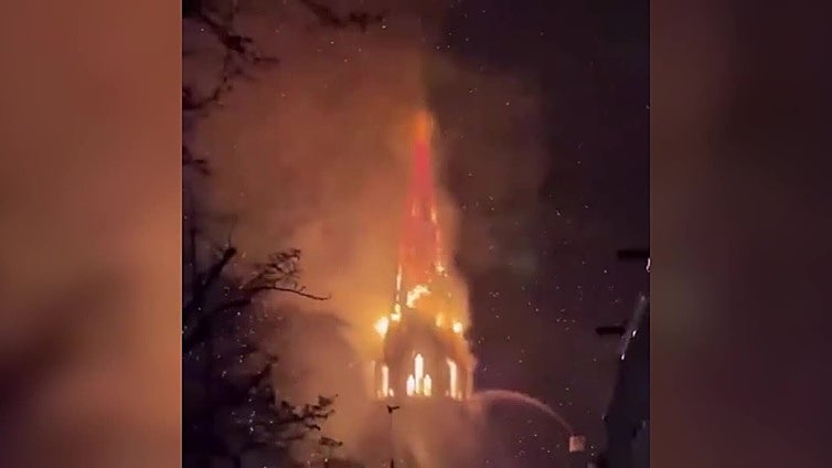 Un incendio devasta una icónica iglesia de Ámsterdam durante Nochevieja