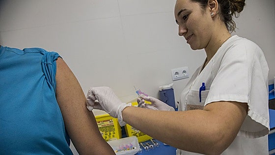 El repunte de la hepatitis A hace que los pediatras cambien el calendario vacunal en 2026