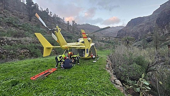 Dos fallecidos y dos mujeres heridas graves tras caer un vehículo a una charca en Gran Canaria