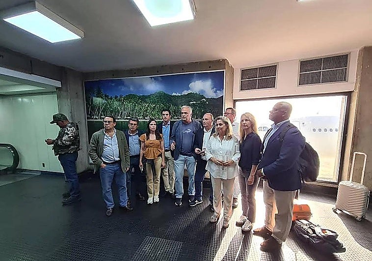 Feijóo incide en que la oposición lidere Venezuela pese al desaire de Trump a Machado y deplora la alternativa de Delcy Rodríguez