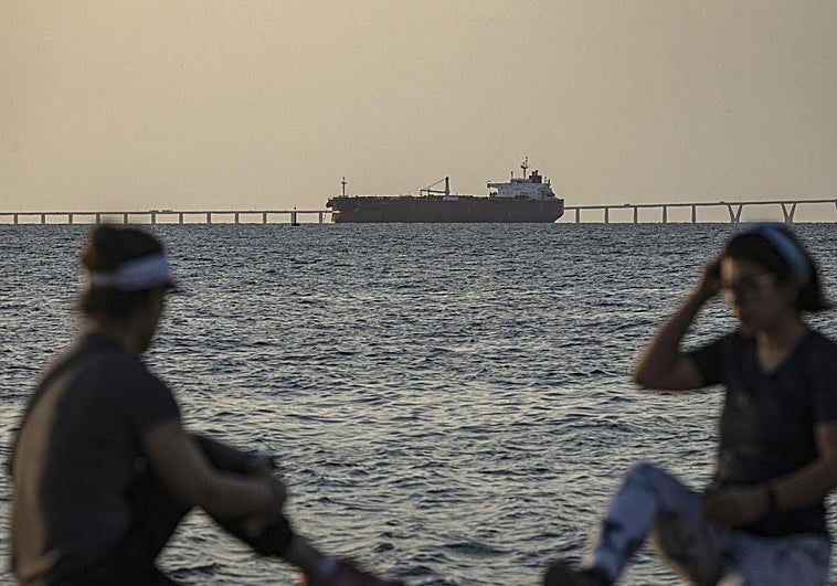 Trump dice que Venezuela «entregará» hasta 50 millones de barriles de petróleo a EE UU