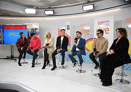 Los presentadores del Benidorm Fest, Jesús Vázquez, Javier Ambrossi, Inés Hernand y Lalachus, y la directora de Comunicación y Participación de RTVE, María Eizaguirre