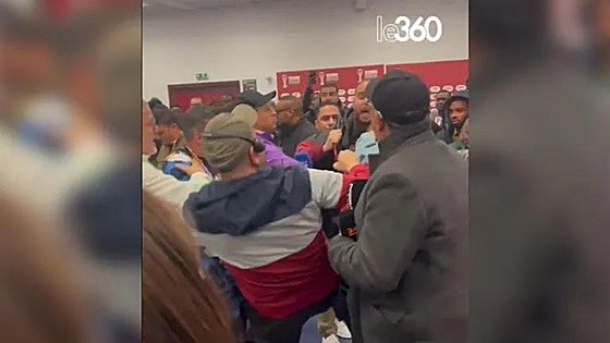 Monumental pelea entre periodistas en la zona mixta del Argelia-Nigeria