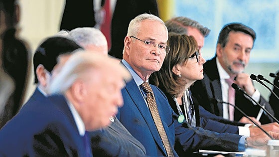 Trump propone dejar a ExxonMobil fuera de sus planes petroleros en Venezuela