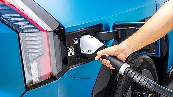 España bate récord de cargadores eléctricos públicos, pero uno de cada cuatro no funciona