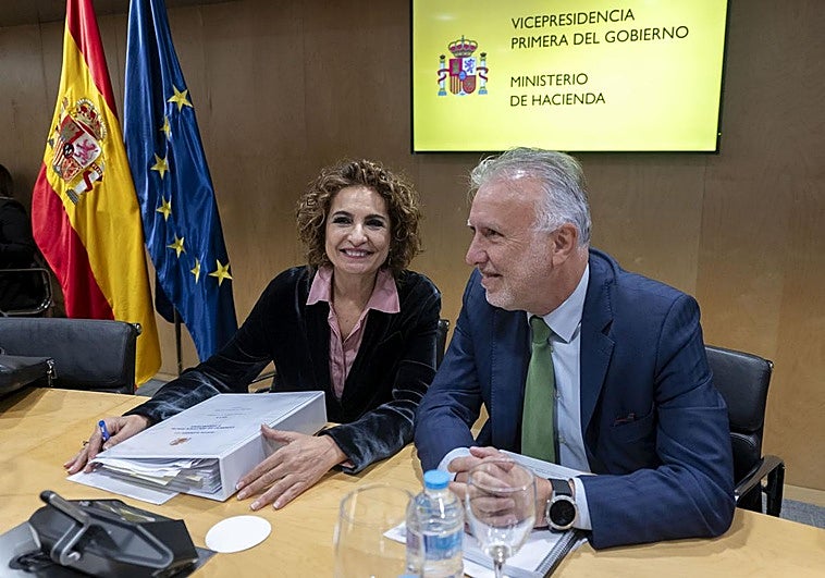 Montero se pertrecha para seguir adelante con una financiación que solo apoya Cataluña