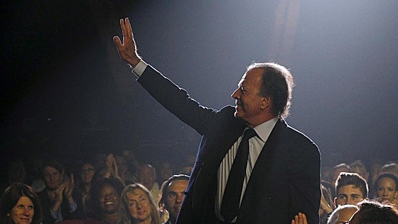 Julio Iglesias anuncia que está preparando su defensa