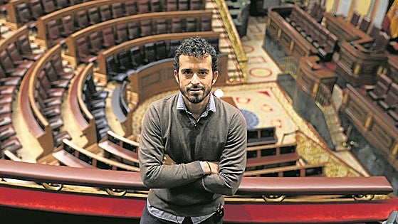 Vox explora su perfil obrero con Hache