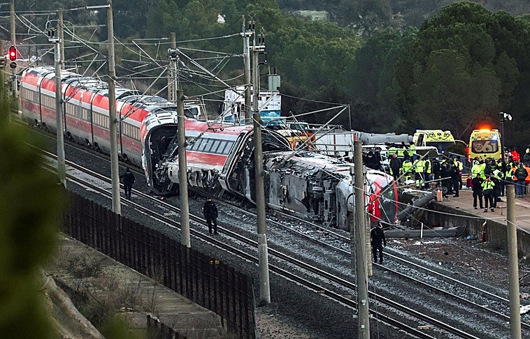 Al menos 39 muertos y 152 heridos tras colisionar dos trenes de alta velocidad en Córdoba