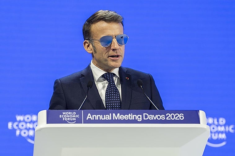 El estilo 'Top Gun' de Macron sorprende en Davos