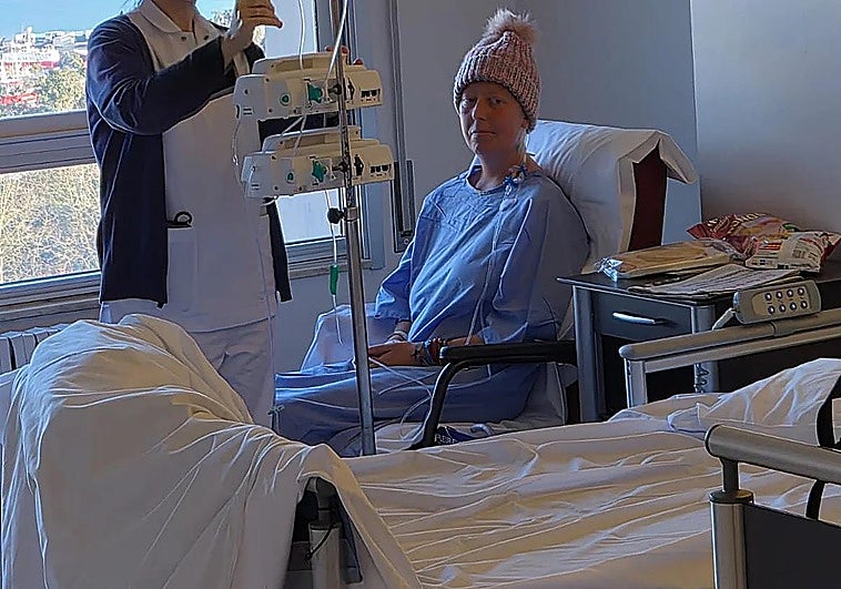 El gran recibimiento a la malagueña a la que le extirparon un tumor de 4 kilos: «Elisabeth, Portada te quiere»