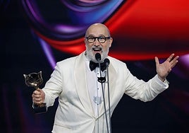 El actor Javier Cámara recibe el premio a ´Mejor actor protagonista en serie´ por su trabajo en ´Yakarta´