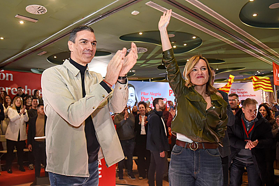 Sánchez explicita su «total reconocimiento» a un Puente cercado ya por las exigencias de dimisión del PP y Esquerra
