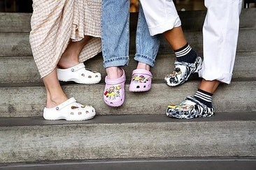 Comodidad sin límites y estilo personalizable: así conquistan los zuecos Classic Crocs