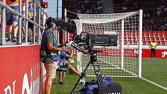 LaLiga ofrece recompensas de 50 euros para luchar contra la piratería en los bares