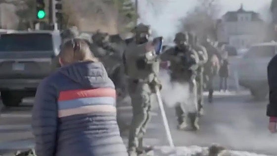 Unas imágenes muestran que Alex Pretti se enfrentó al ICE once días antes de que lo mataran