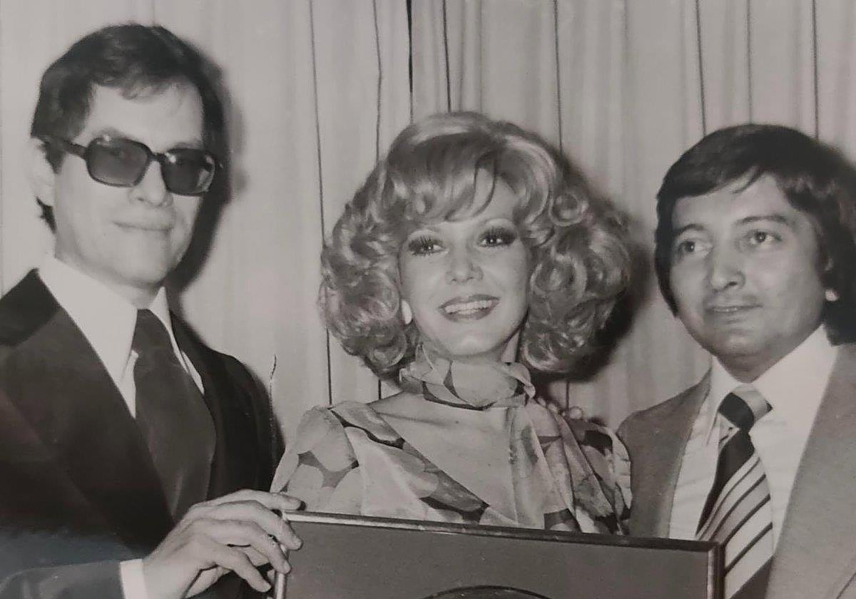 Alma María Vaesken recibiendo un premio