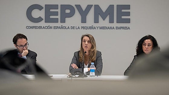 La patronal pone el foco en los complementos salariales durante las bajas laborales para reducir el absentismo