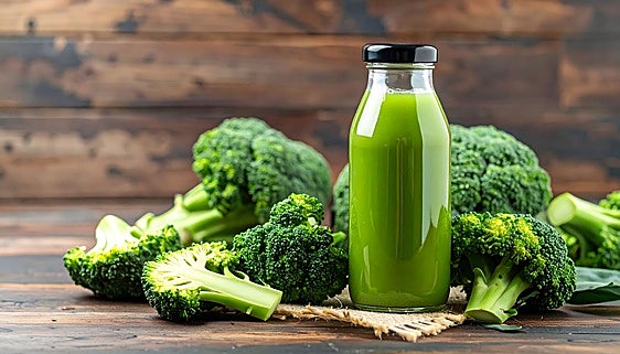 Zumo de brócoli, el nuevo elixir antifatiga de moda, y dos alternativas menos... verdes