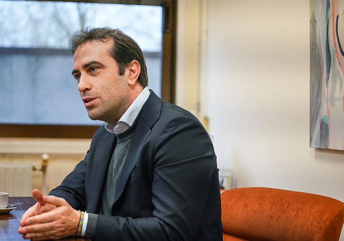 El ministro Carlos Cuerpo durante la entrevista.