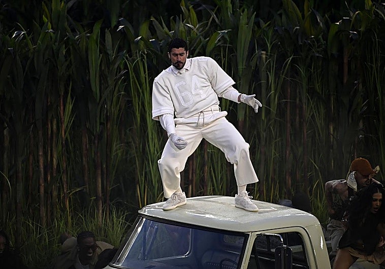 Bad Bunny se viste de Zara para desafiar a Trump en la Super Bowl